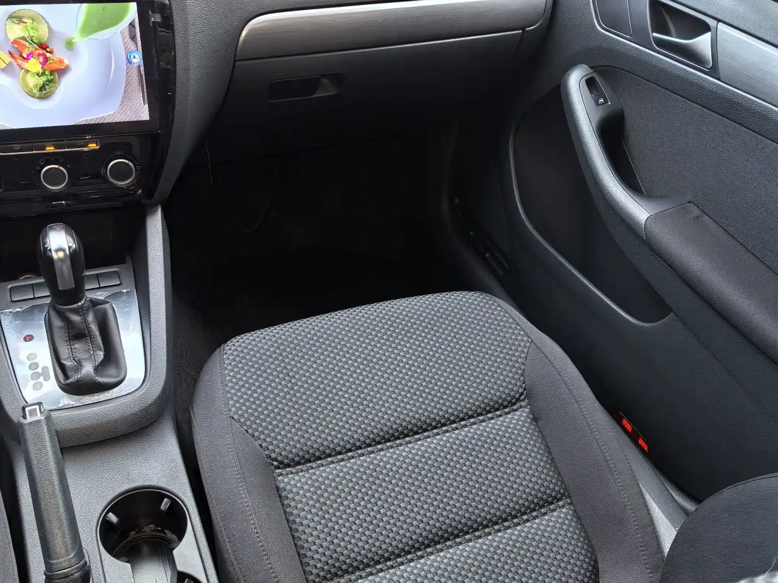 صورة 19 - Volkswagen Sagitar