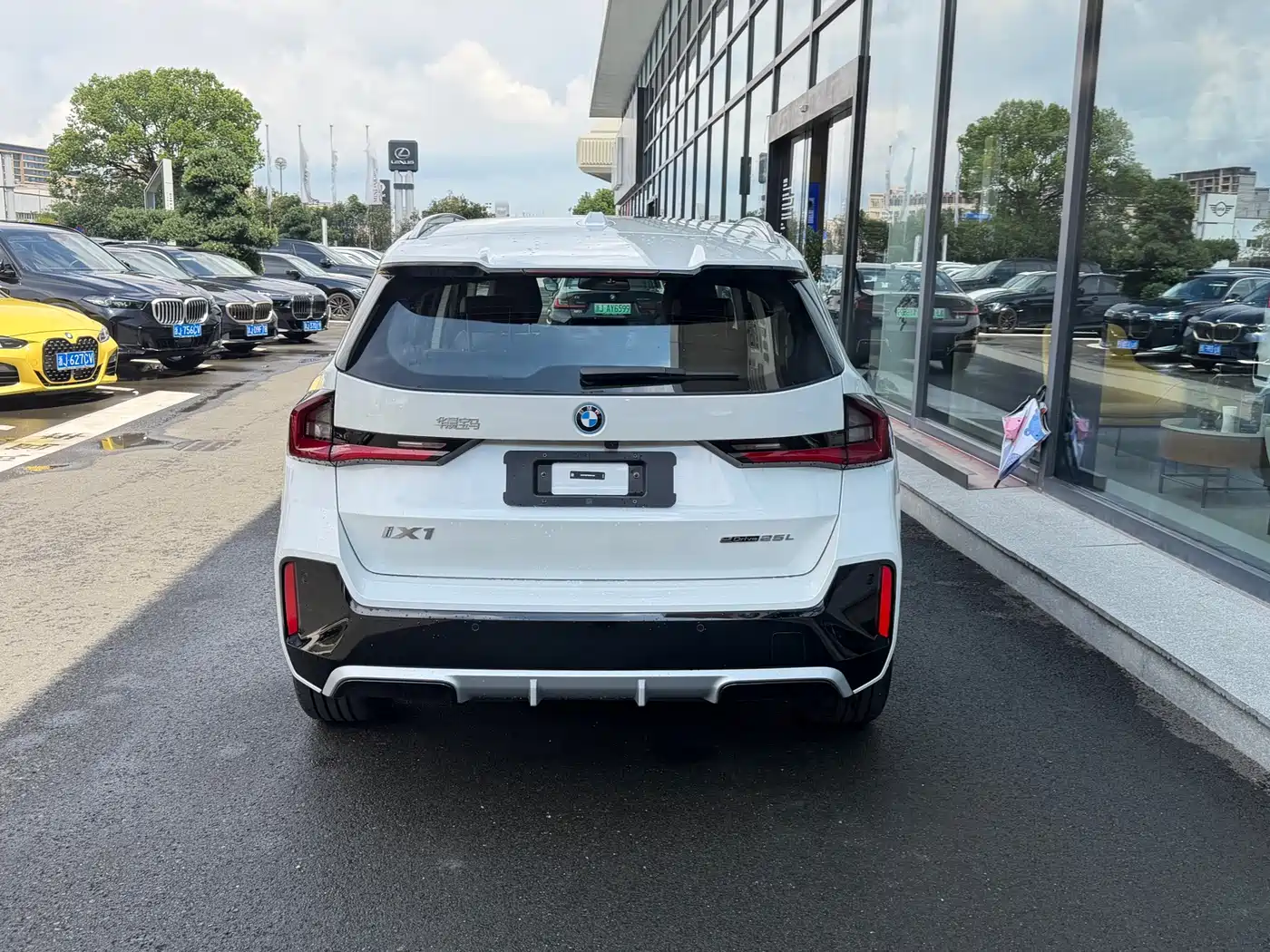 BMW iX1 2025 2025 eDrive25L M Sport Package