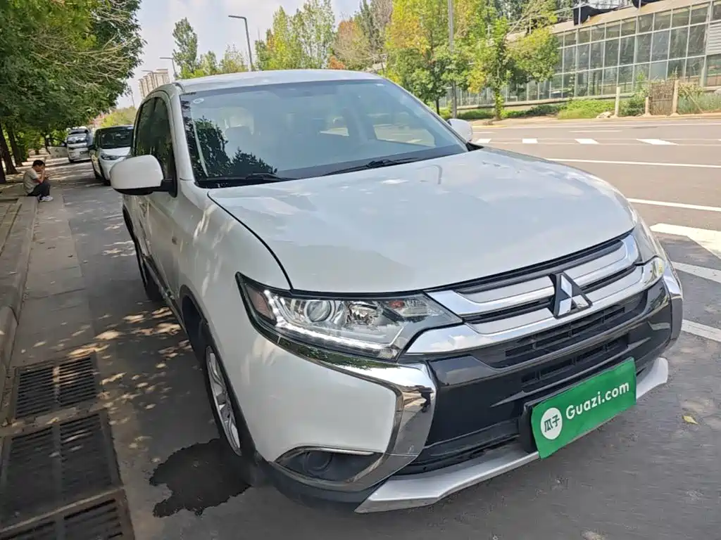 Фото 22 - Mitsubishi Outlander