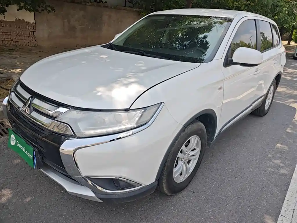 Фото 2 - Mitsubishi Outlander