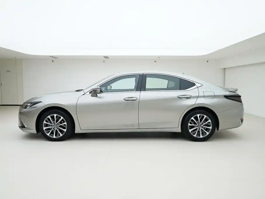 Lexus ES 2025 2025 300h Ultimate Edition