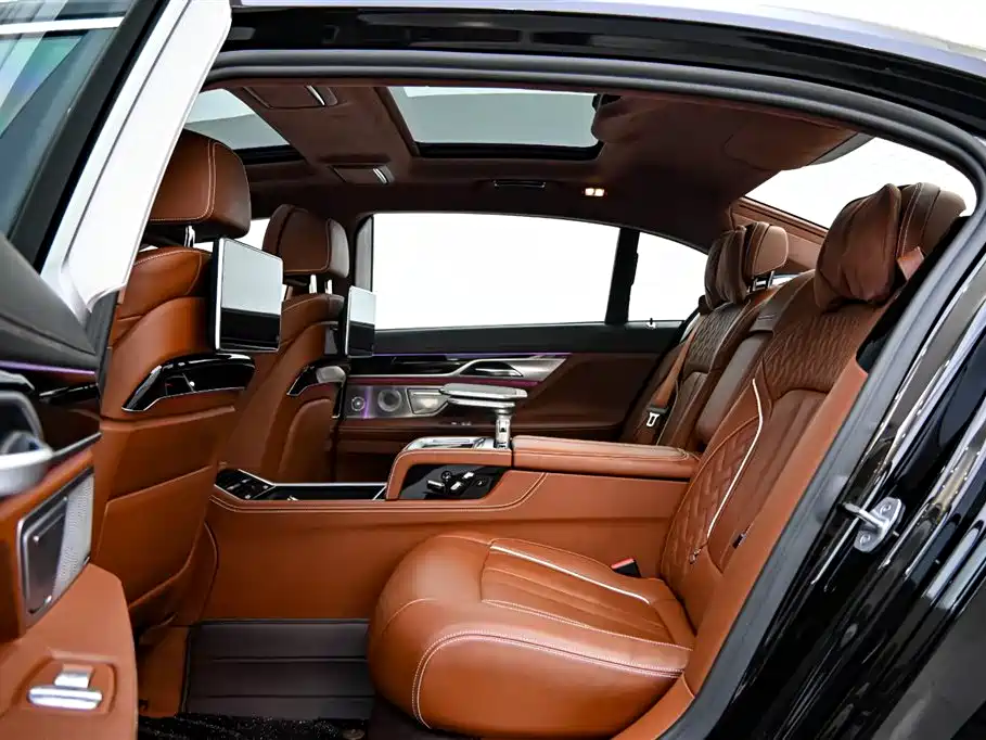 BMW 7 Series 2018 740Li xDrive Premium Type M Sport Package фото 11