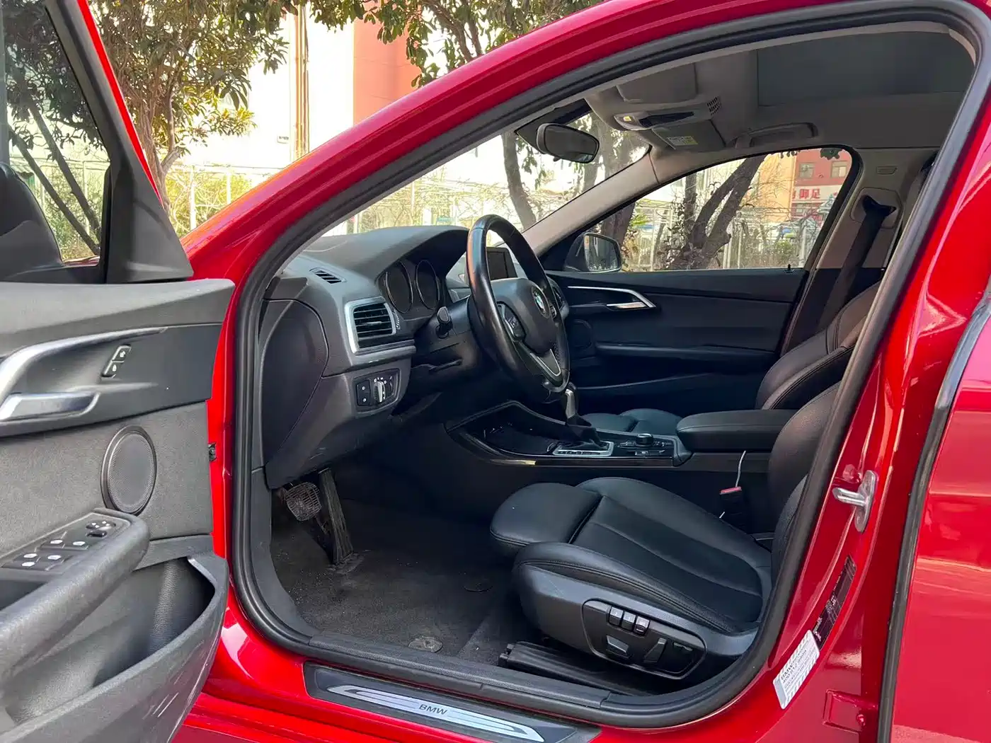BMW 1 Series 2018 118i Sport Edition фото 10