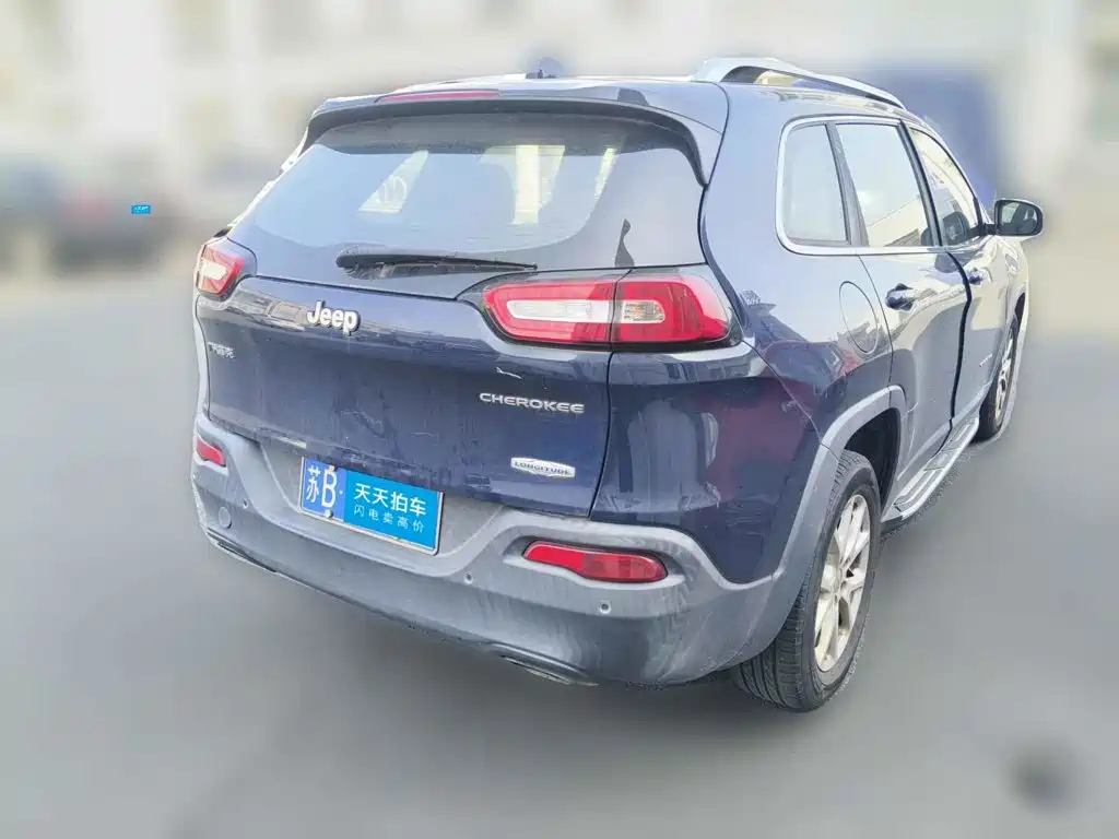 Photo 2 - Jeep Cherokee