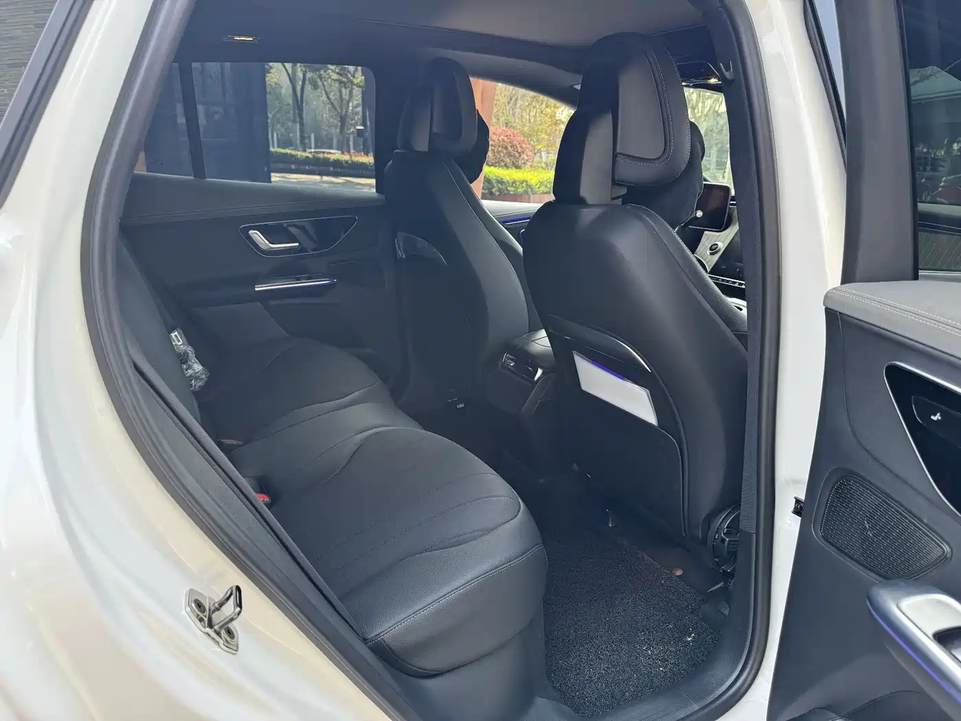 MERCEDES-BENZ EQE SUV