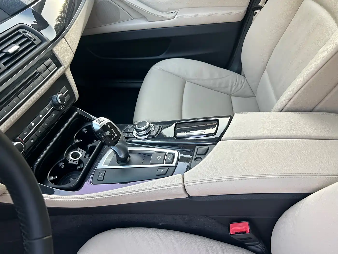 BMW 5 Series 2011 520Li Elegance фото 8