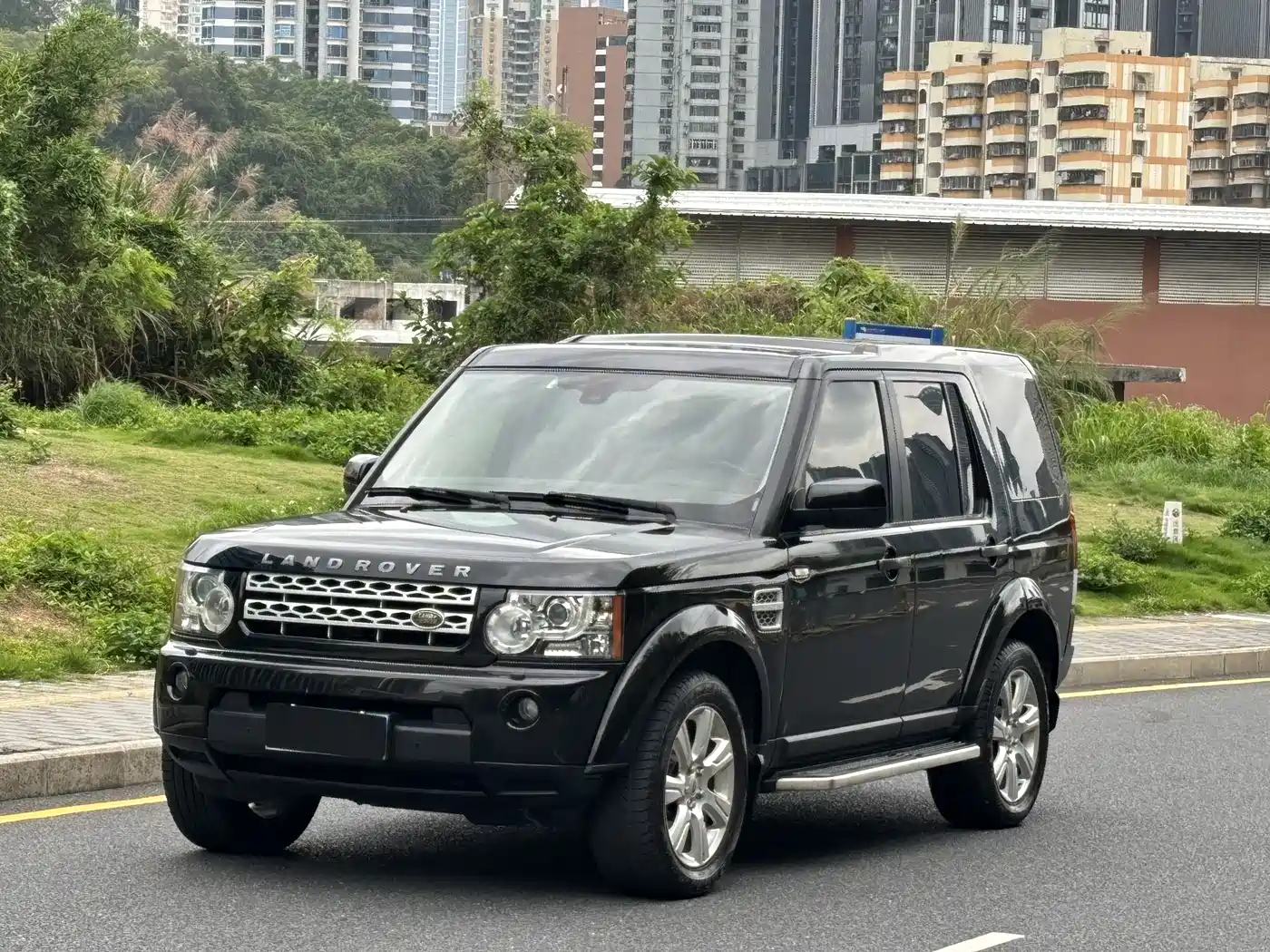 Land Rover Discovery 2013 3.0 SDV6 Black Premium Limited Edition фото 2