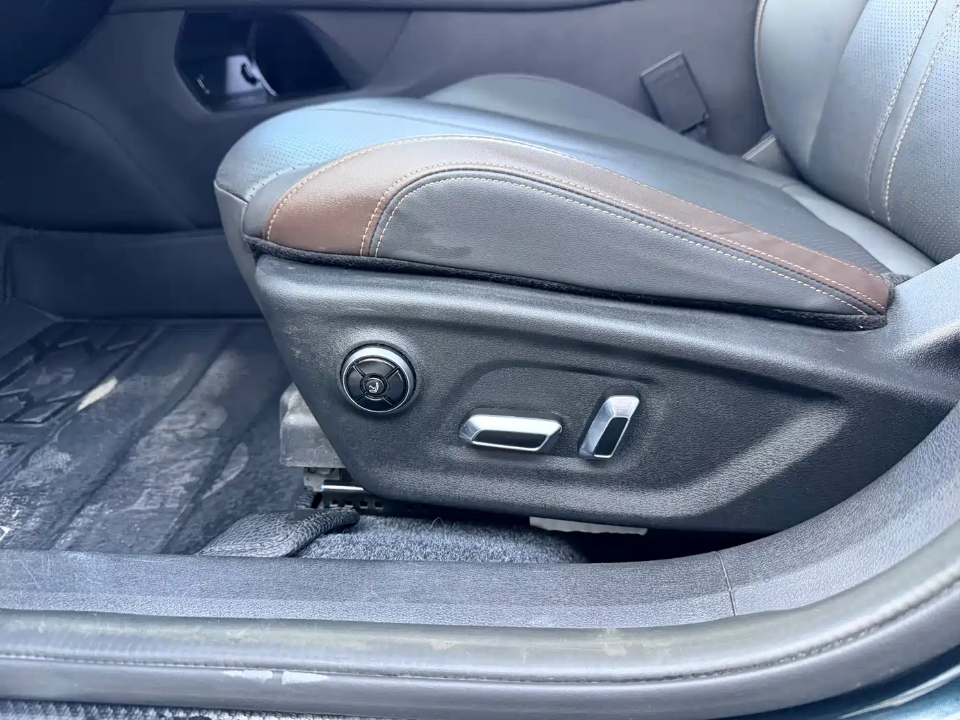 DONGFENG YI HYUN MAX