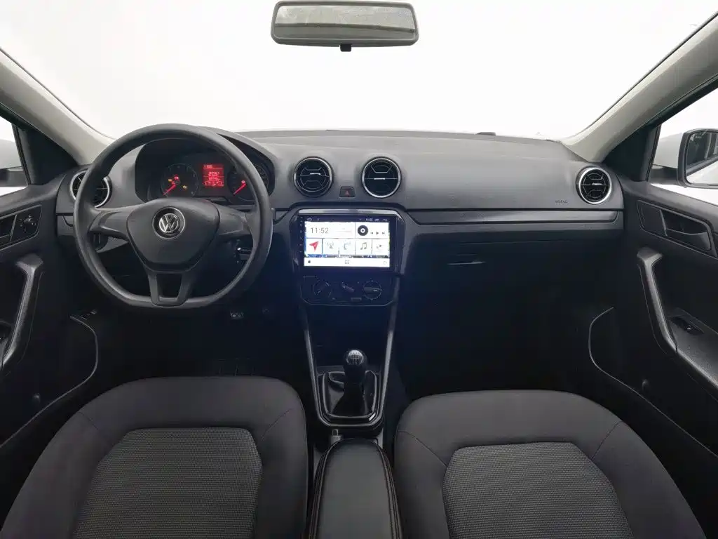 Photo 5 - Volkswagen Jetta
