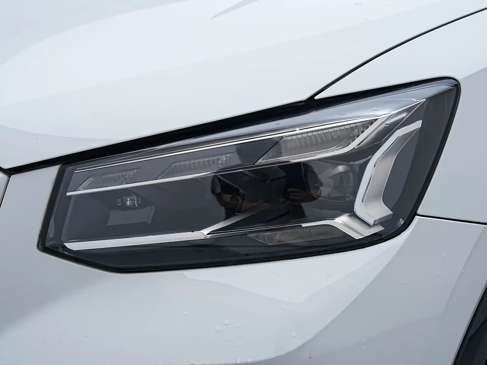Photo 13 - Audi Q2L