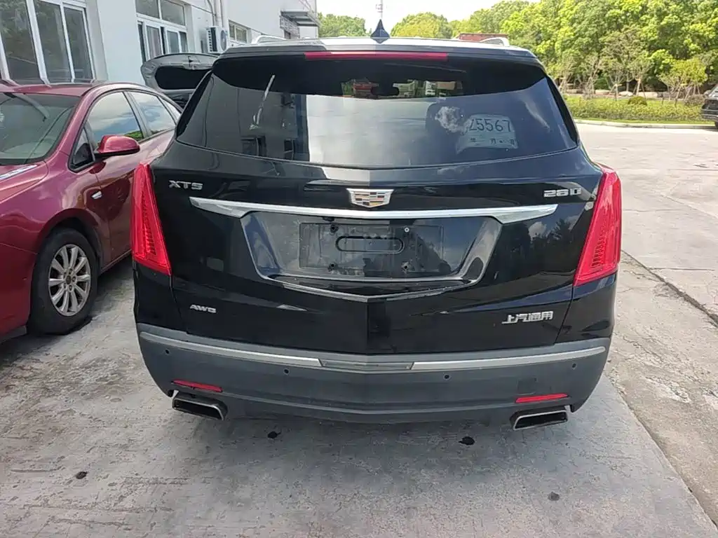 Фото 6 - Cadillac XT5