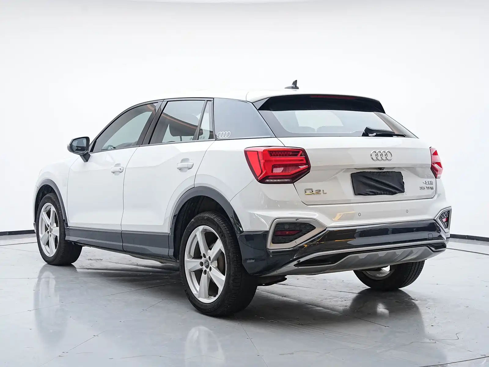 Photo 11 - Audi Q2L