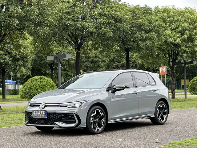  Volkswagen Golf 2025 Facelift 300TSI R-Line