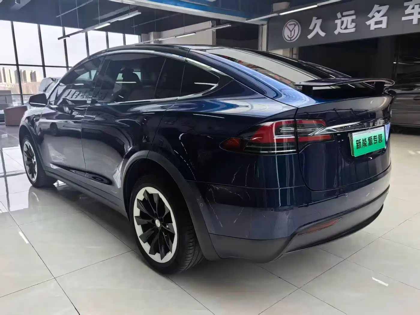 TESLA MODEL X