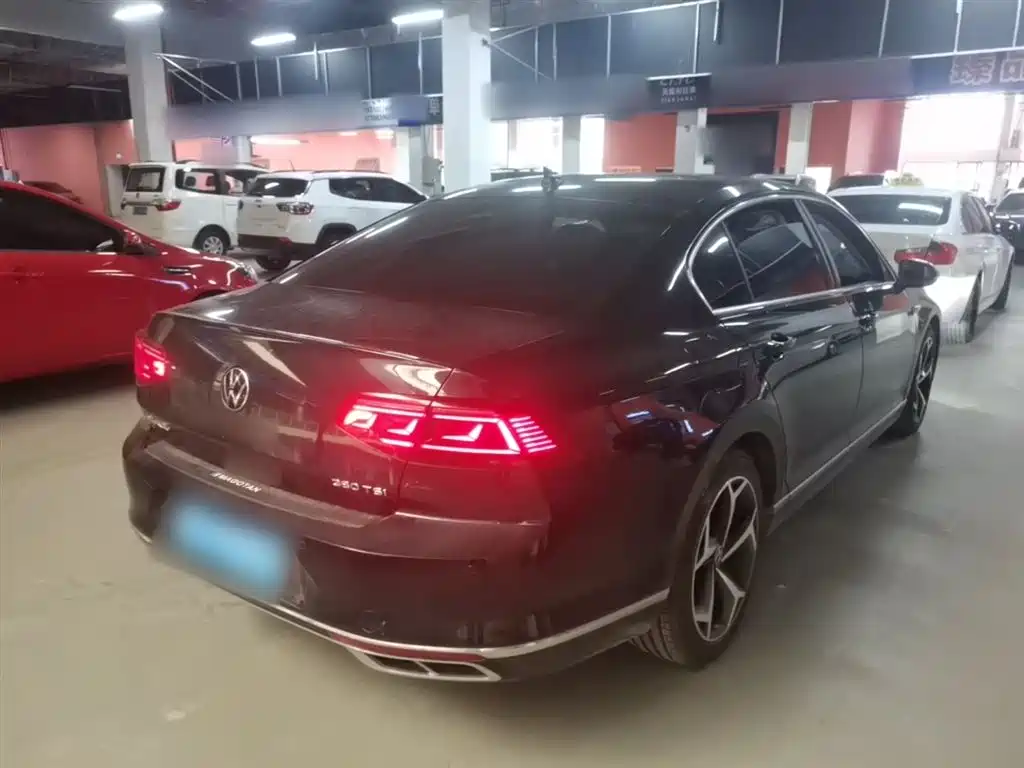 Volkswagen Magotan 2023 Model 2 Million Commemorative Edition 330TSI DSG Luxury фото 7