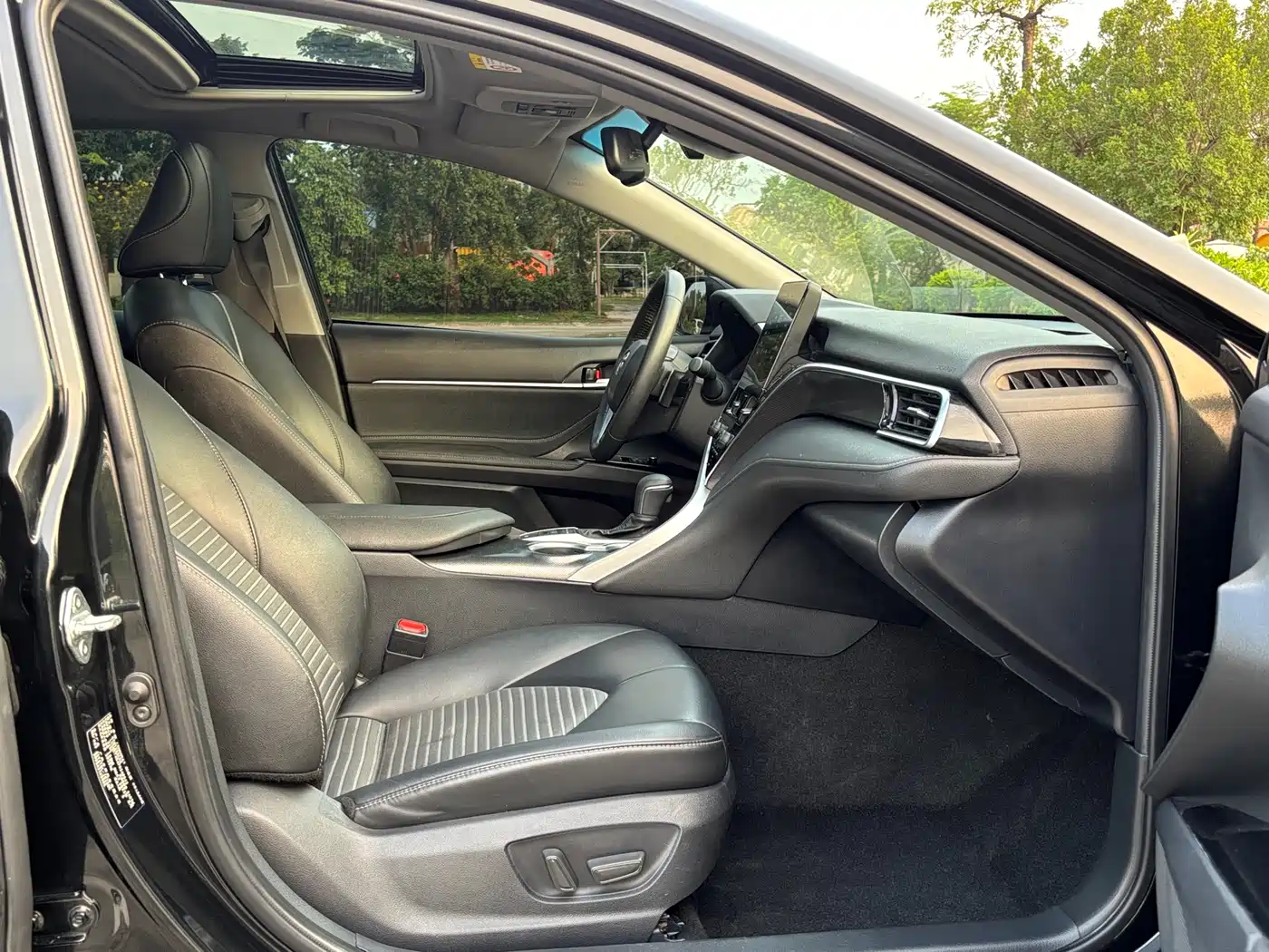 Toyota Camry 2023 2.5G Luxury Edition фото 9