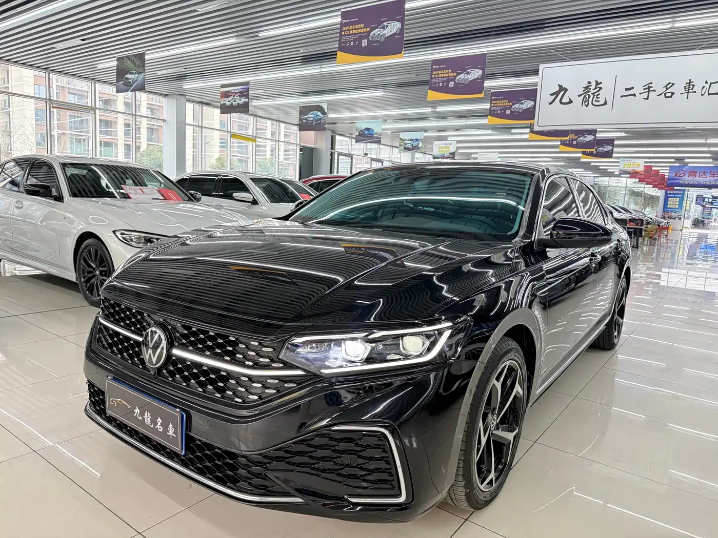 Volkswagen Passat 2023 330TSI Starlight Luxury Edition