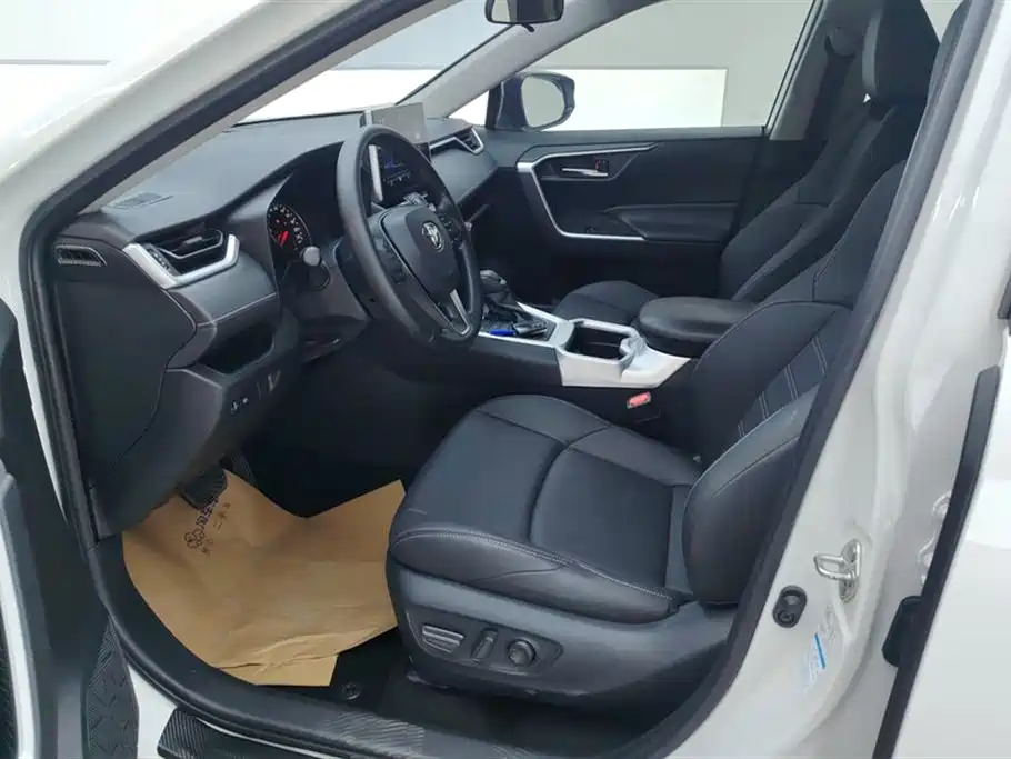 Toyota Wildlander 2020 2.0L CVT AWD Luxury Edition фото 9
