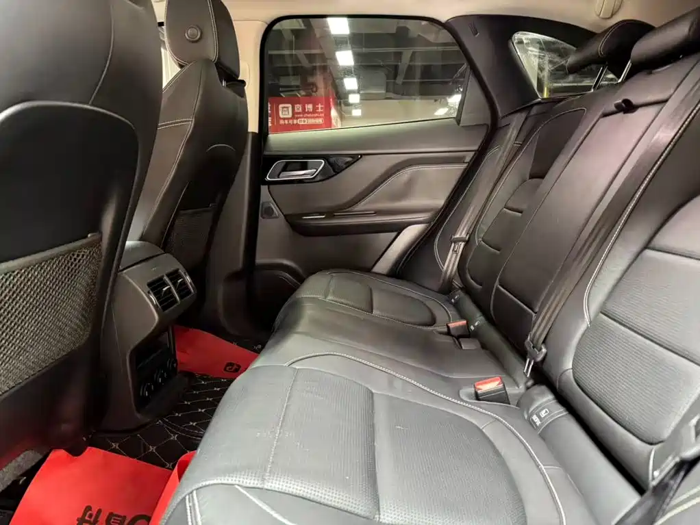 Фото 8 - Jaguar F-PACE