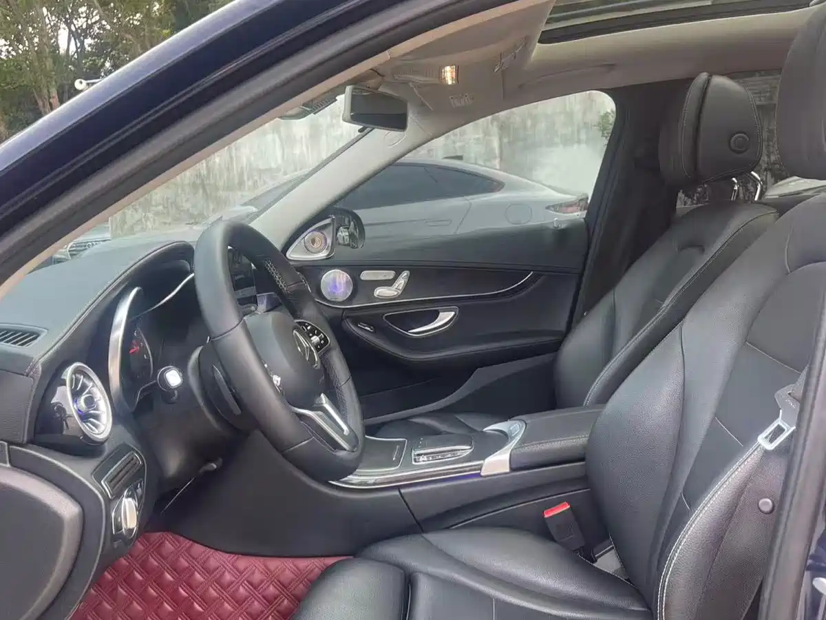 Photo 4 - Mercedes-Benz C-Class