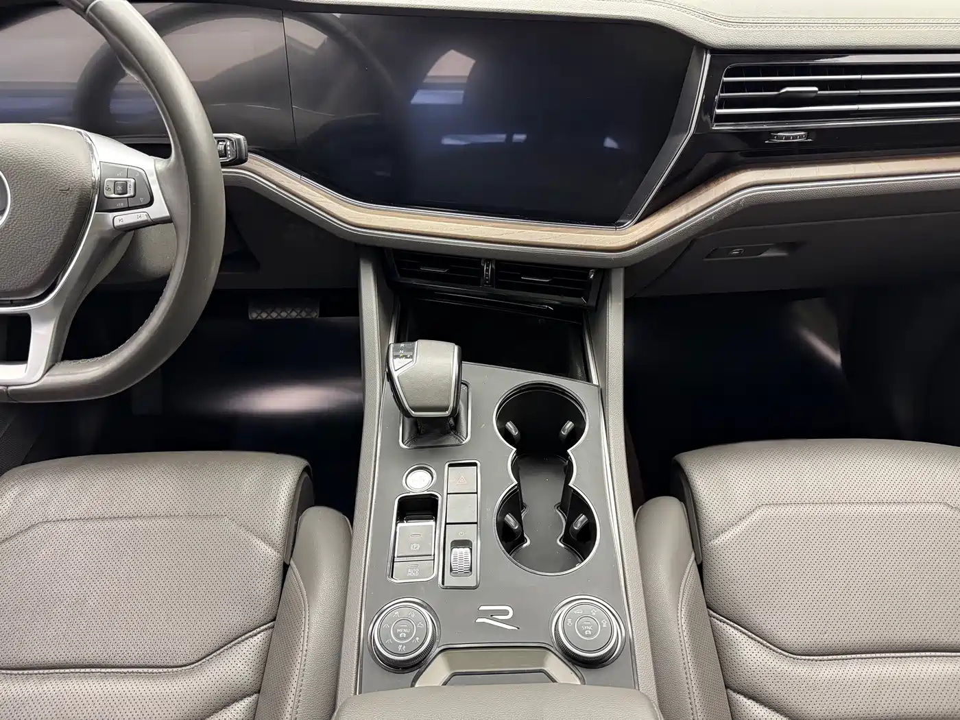 Volkswagen Touareg 2019 2.0TSI Sharp Wing Edition China VI фото 7