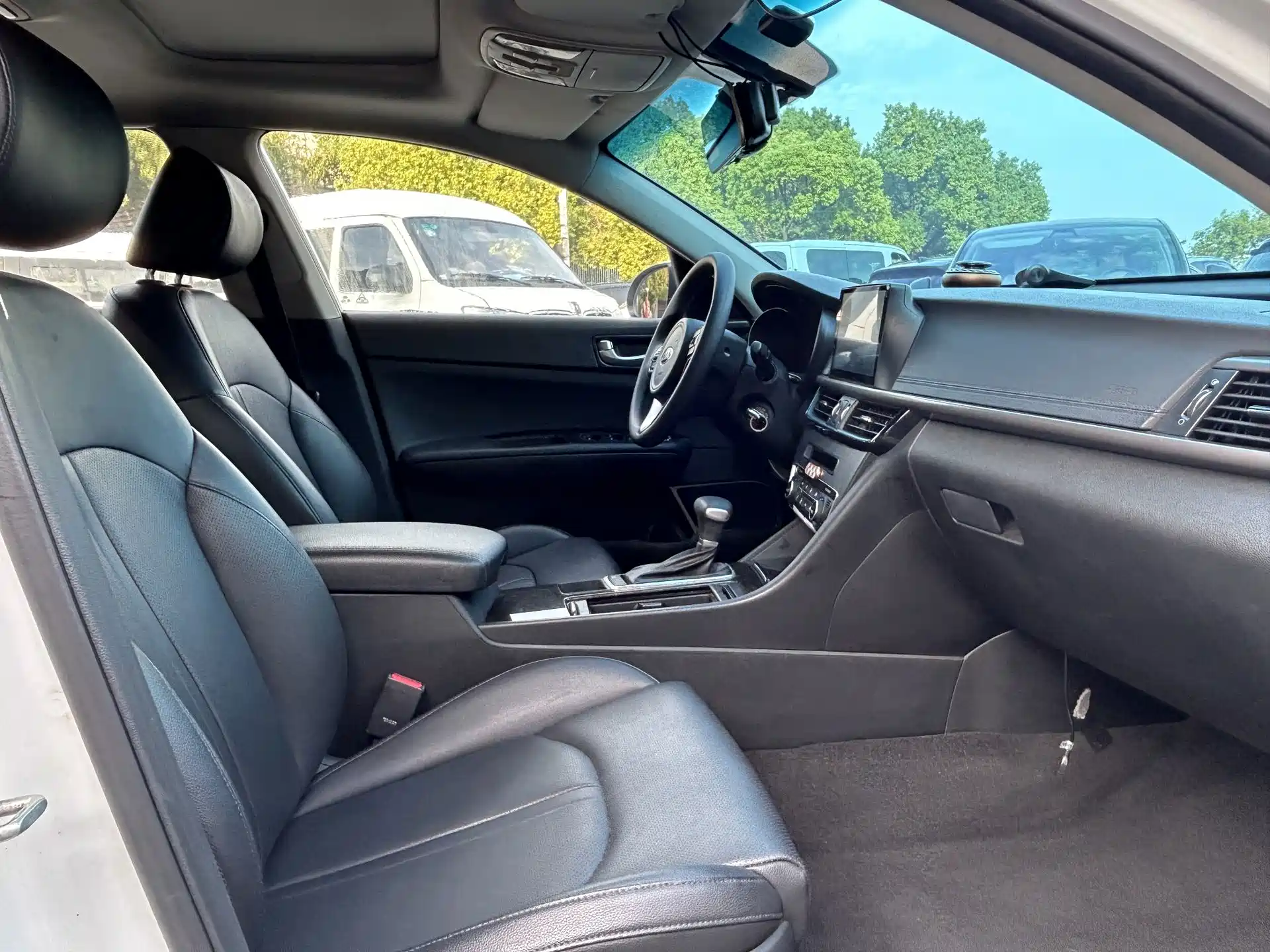 Photo 13 - Kia K5