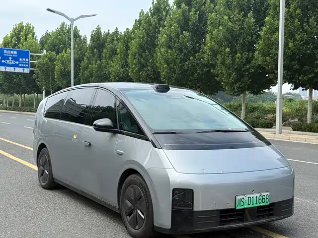 Li Auto Li Auto MEGA 2024 Ultra