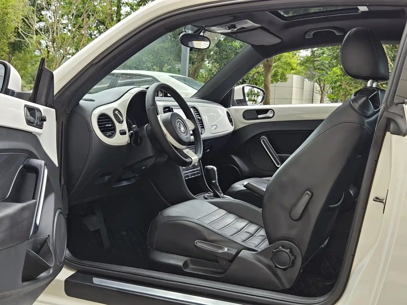 Volkswagen Beetle 2014 1.2TSI Comfort Edition фото 7