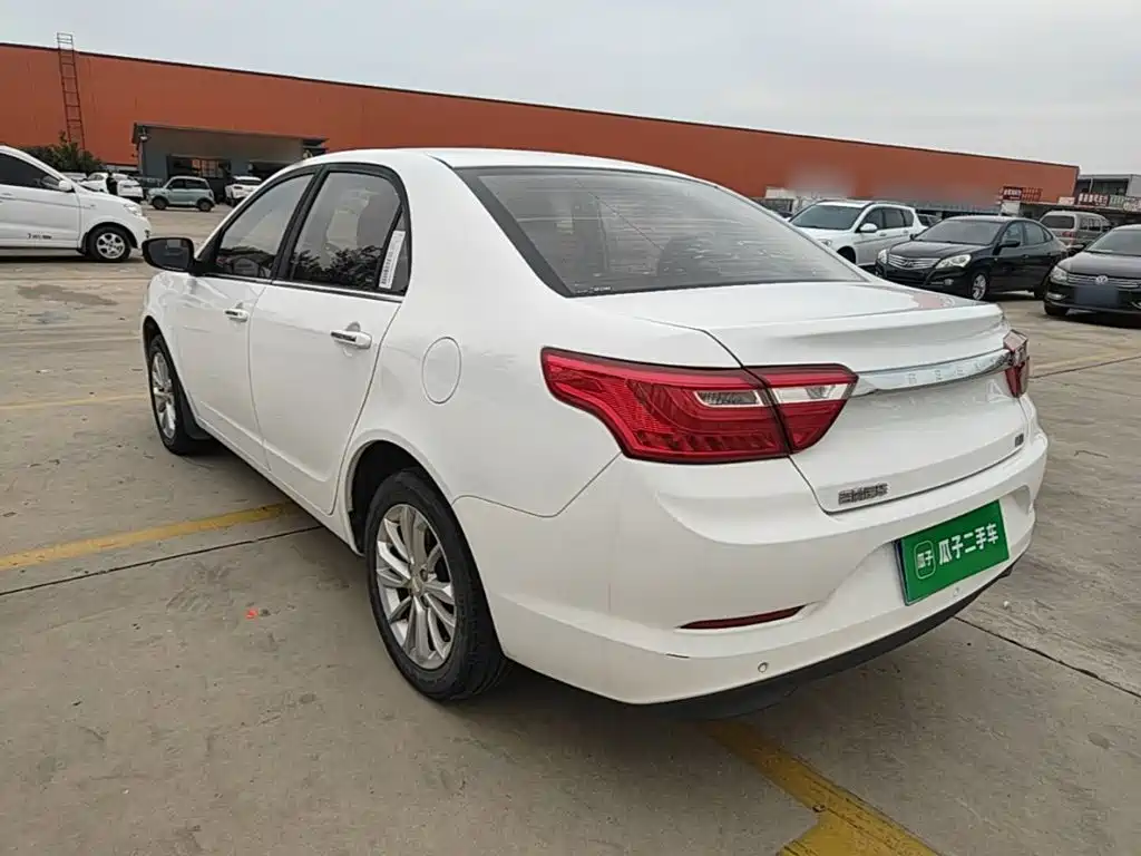 Фото 5 - Geely Vision