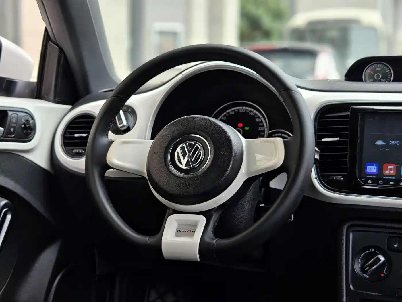 Volkswagen Beetle 2014 1.2TSI Comfort Edition фото 15