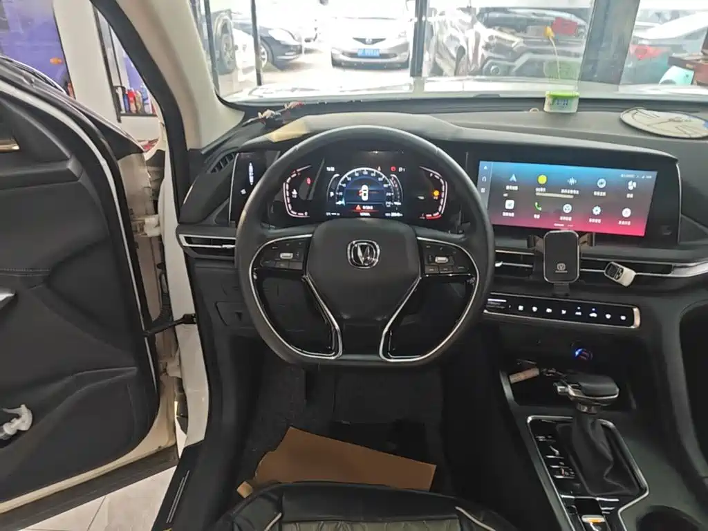 Фото 11 - Changan CS75 PLUS