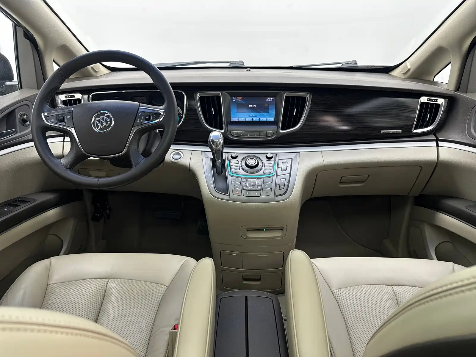 Photo 38 - Buick GL8