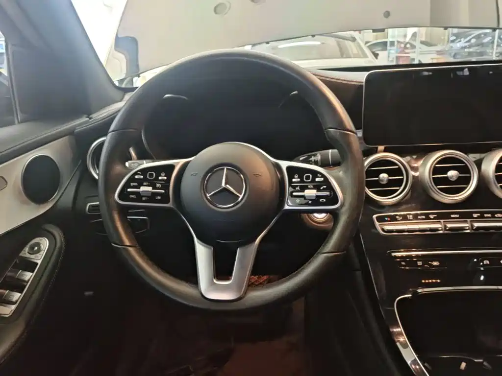 MERCEDES-BENZ GLC