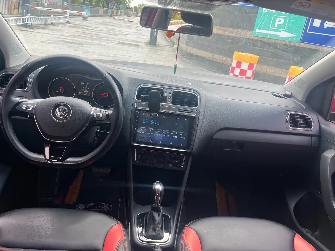 Volkswagen Polo 2016 1.6L Automatic Comfort фото 12