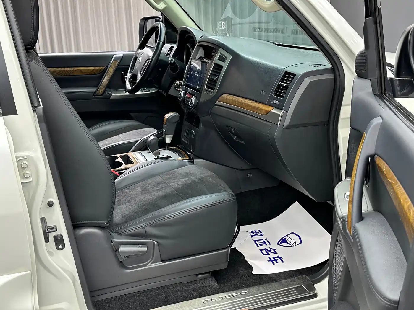 Mitsubishi Pajero (Import) 2018 2018 3.0L Automatic Comfort Version
