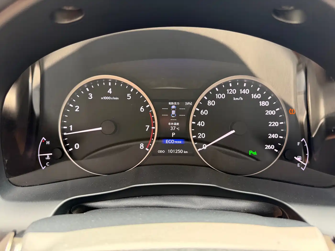 Фото 21 - Lexus ES