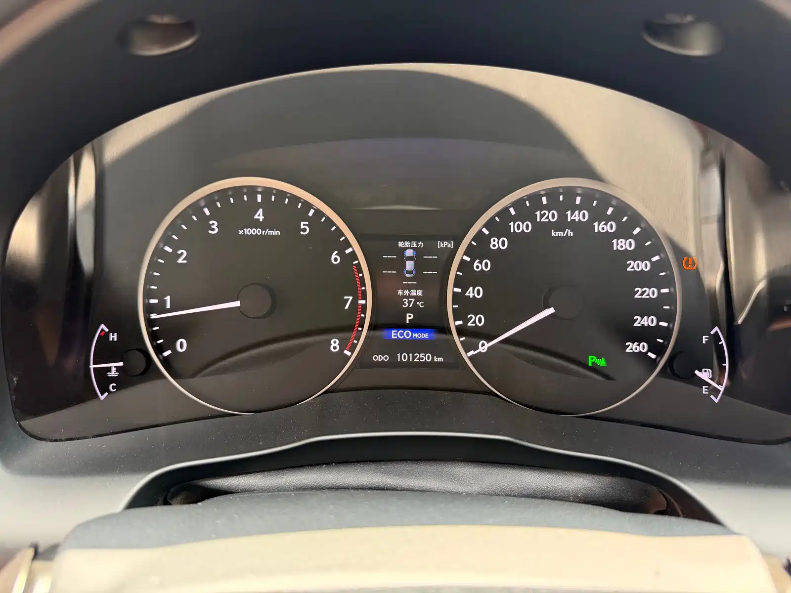 Фото 21 - Lexus ES