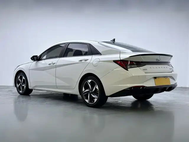 Hyundai Elantra 2021 240TGDi DCT LUX Premium Edition — фото 4