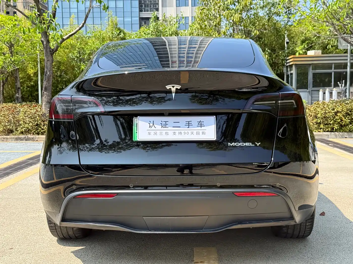 TESLA MODEL Y