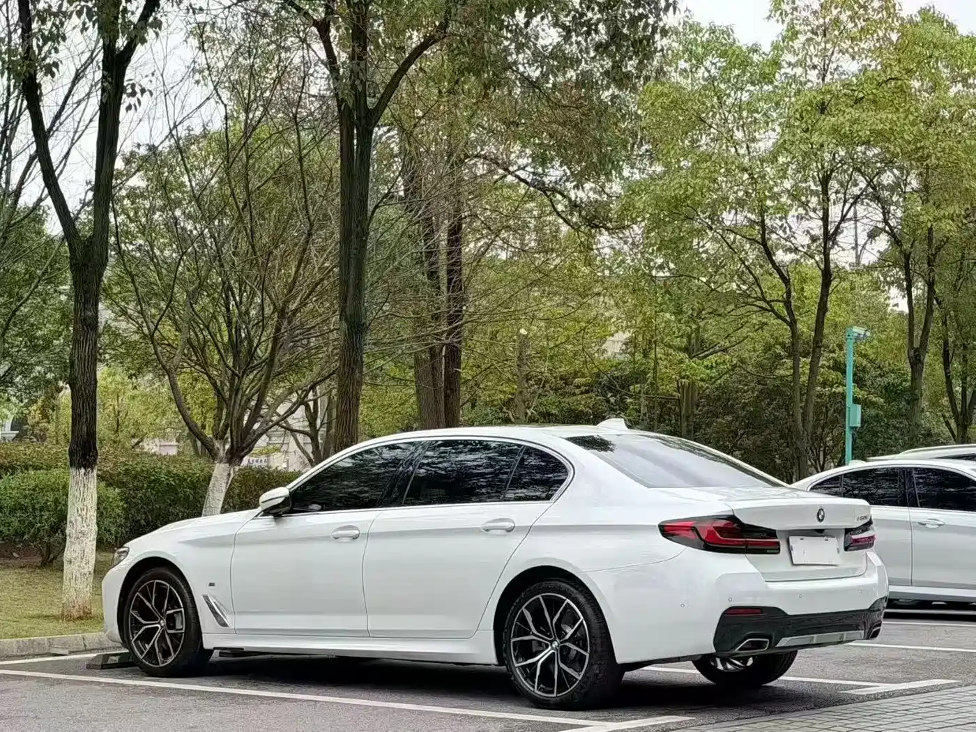 BMW 5 Series 2023 530Li Leading M Sport Package фото 12