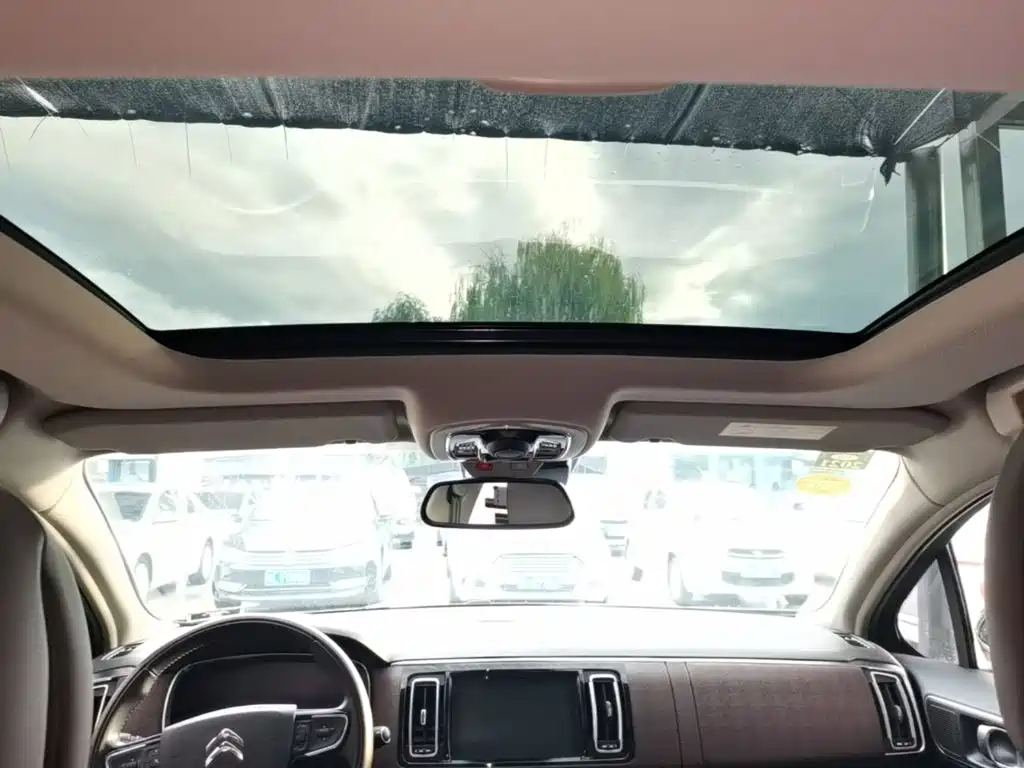 Photo 18 - Citroën C6