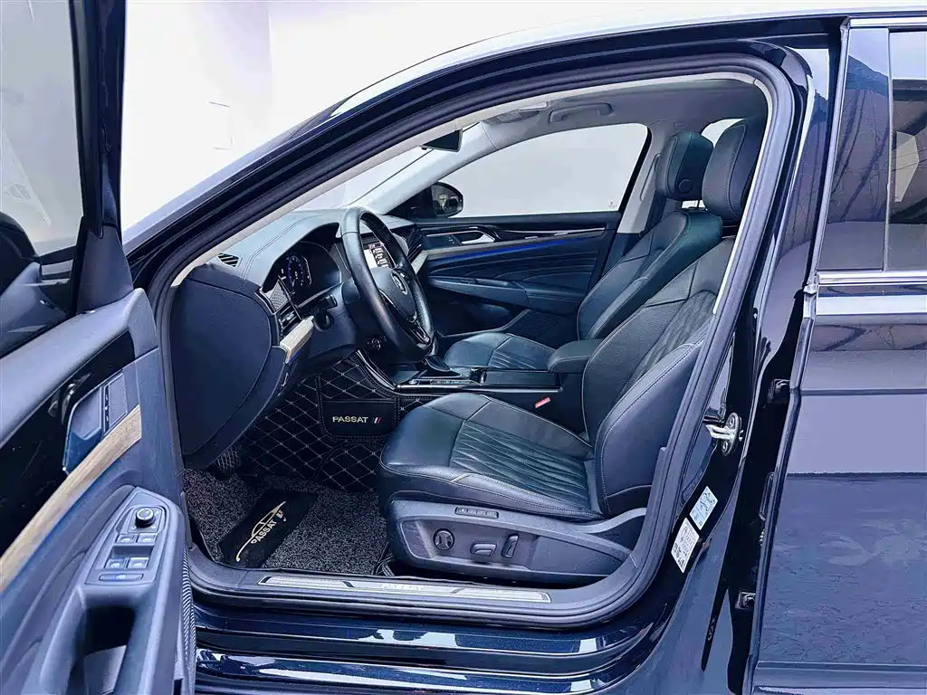 Volkswagen Passat 2019 330TSI Luxury Edition China VI фото 2