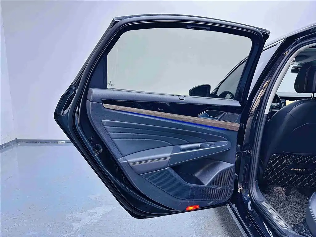 Volkswagen Passat 2019 330TSI Luxury Edition China VI фото 7