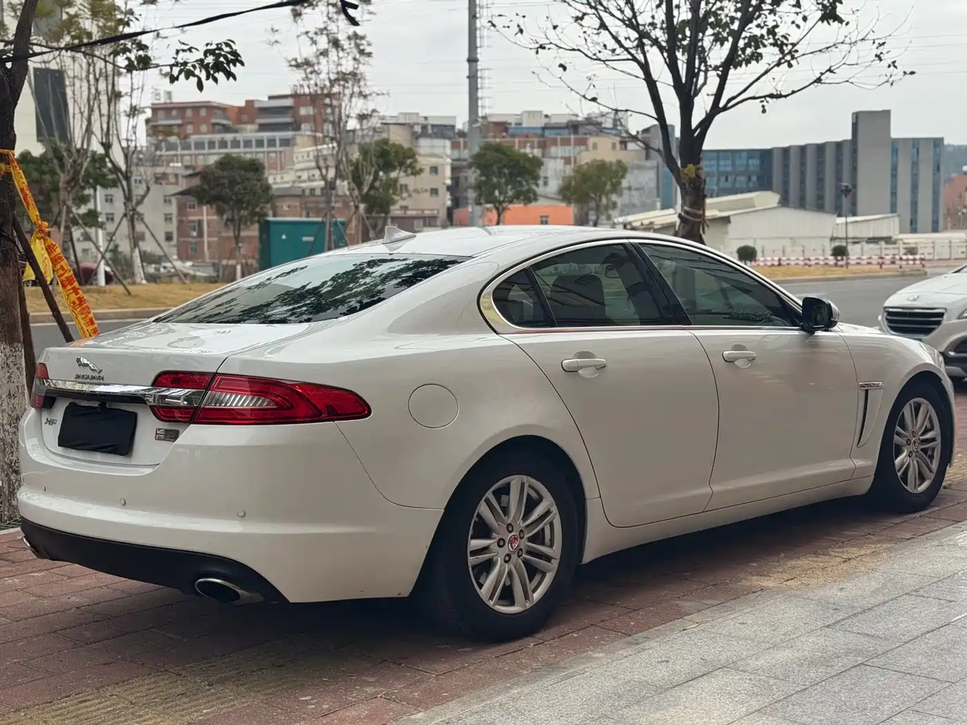 Jaguar XF 2014 2014 XF 2.0T Style Club Limited Edition