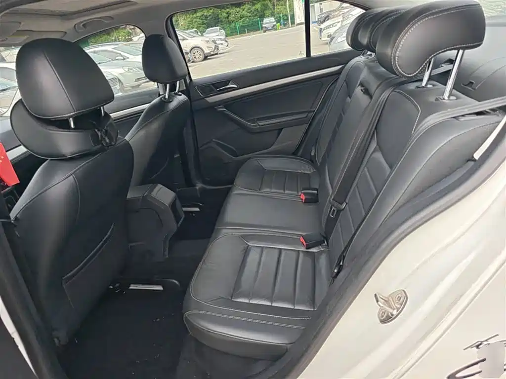 Volkswagen Lavida 2017 1.6L Manual Comfort Edition фото 17