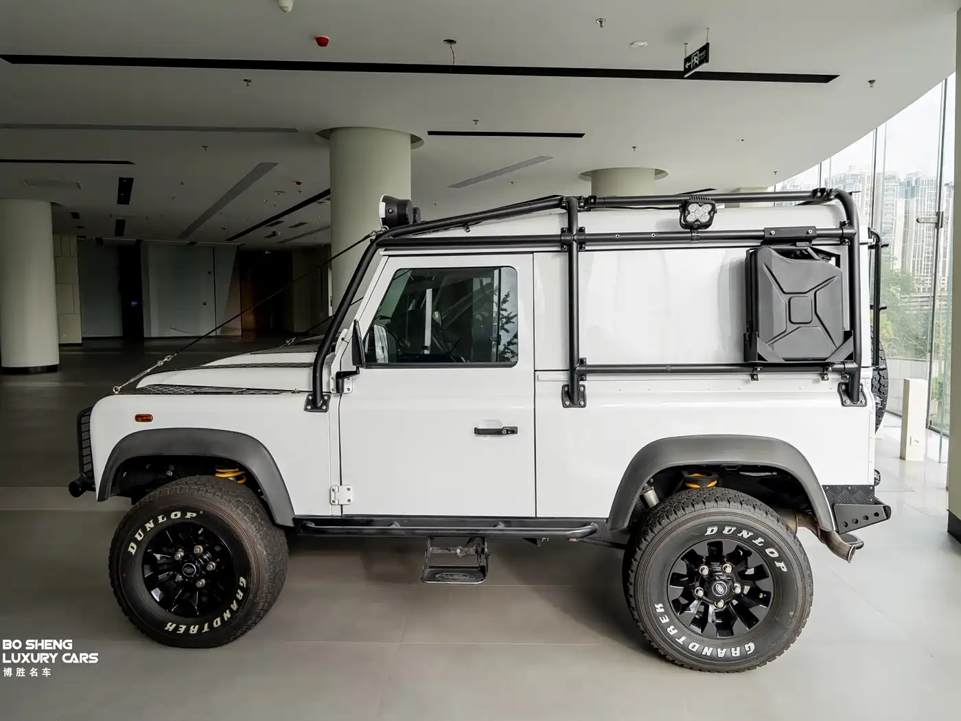 Land Rover Defender фото 32