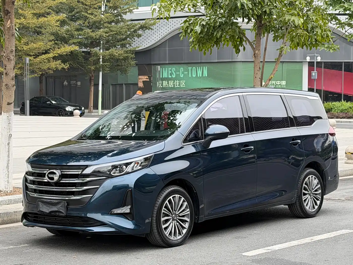 GAC Trumpchi Trumpchi M6 2021 270T DCT Premium Edition (7-seater)