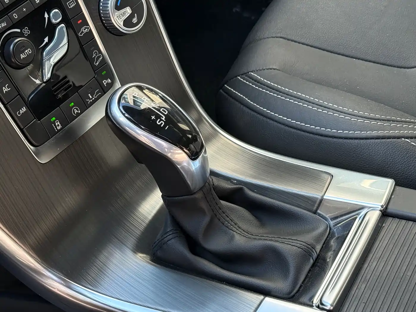 Фото 8 - Volvo XC60