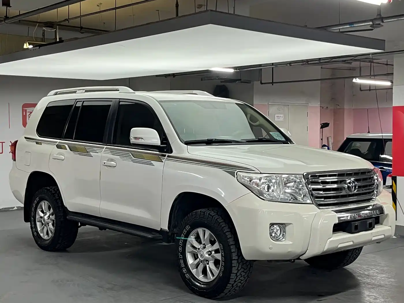 Toyota Land Cruiser (Import) 2015 4.0L V6 Middle East Limited Edition фото 3