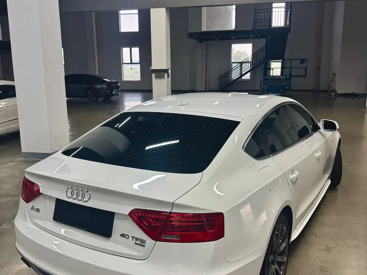 Photo 3 - Audi A5 (Import)
